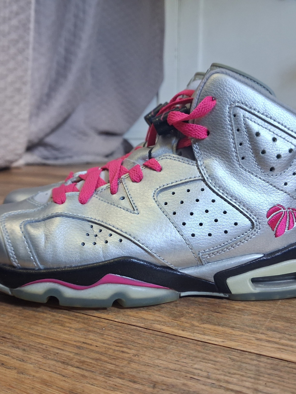 Air Jordan 6 Retro GG "Valentine's Day" (2014) - Size 6Y (Women's 7.5)